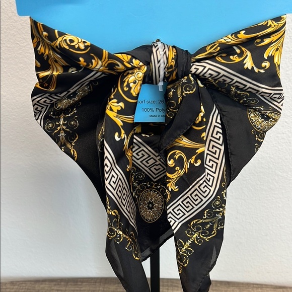 Sunday State Black & Gold Scarf ✨ - Picture 4 of 4